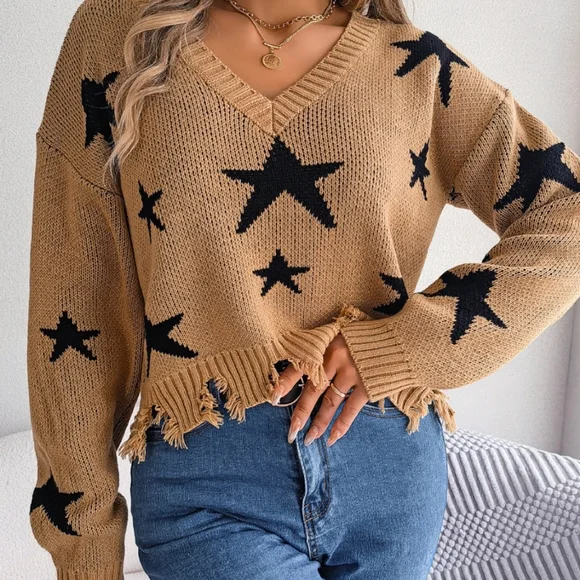 V-Neck Cropped Sweater with Star Pattern & Distressed Hem - Picture 5 of 8